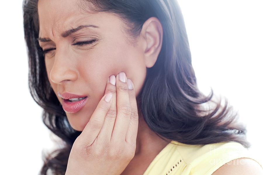 girl with tooth pain